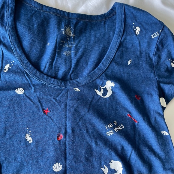 SOLD The little mermaid Disney graphic tshirt size xs from the Disney world park - Picture 2 of 4